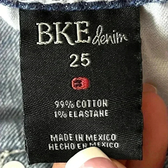 BKE Lowrise Stella V-Cut Stretch Slim Fit Hand Sanded Fray Denim Shorts Size 25 - Picture 13 of 15